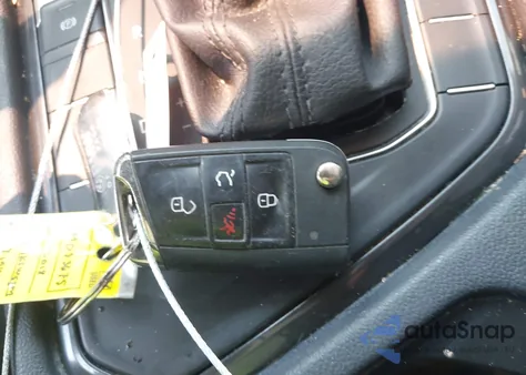 2018 Volkswagen Tiguan 2.0T Se/2.0T Sel z USA, uszkodzony, nr VIN 3VV3B7AX4JM033675